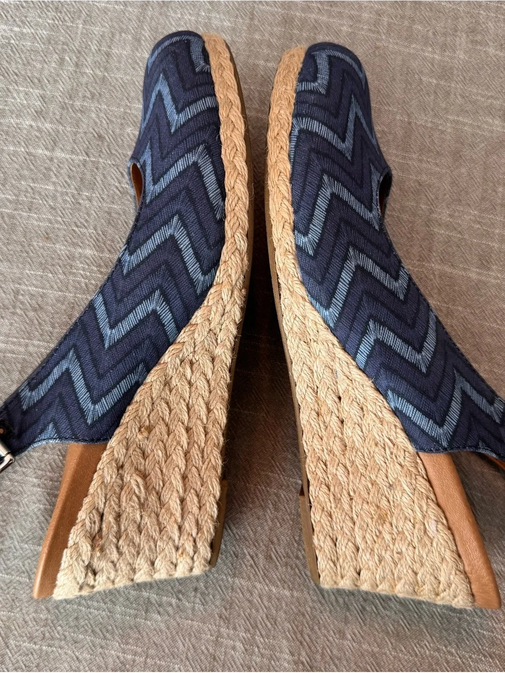 Vionic Coralina Slingback Espadrille Wedge Sandals Navy Blue Chevron Size 9 EUC